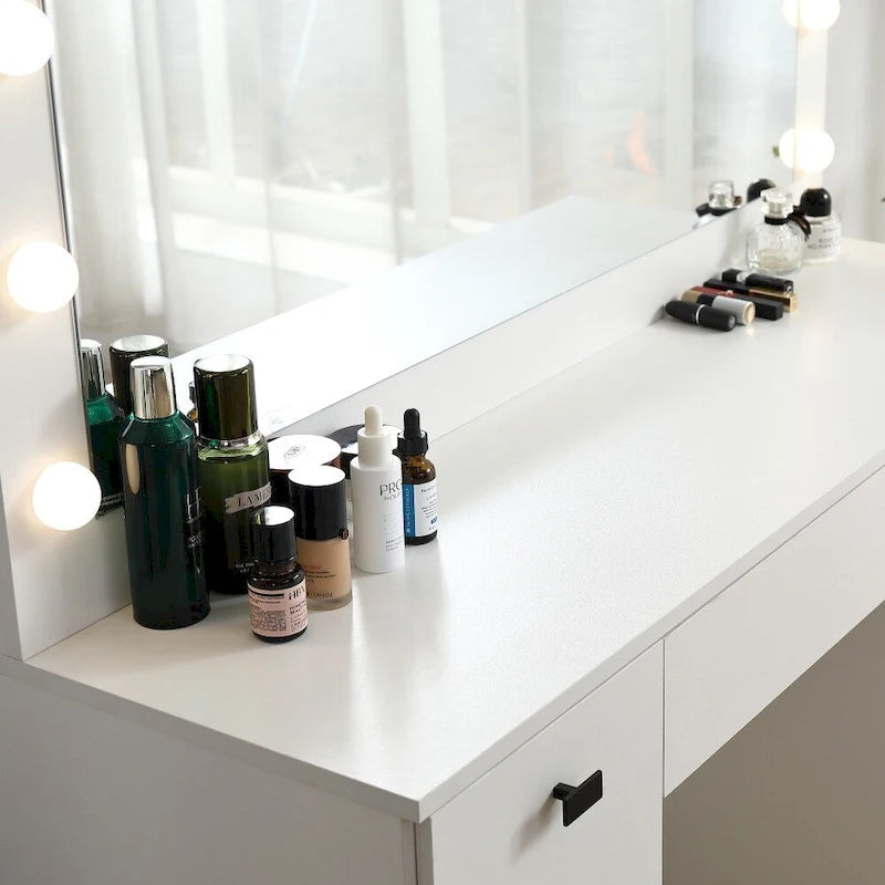 Coiffeuse dans meuble de rangement