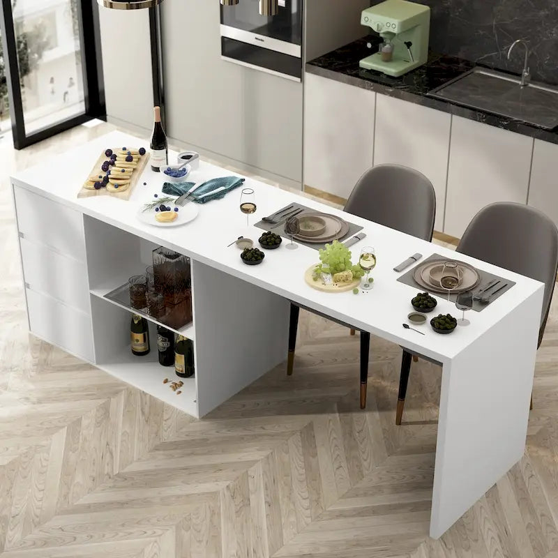 Table à manger avec îlot de cuisine