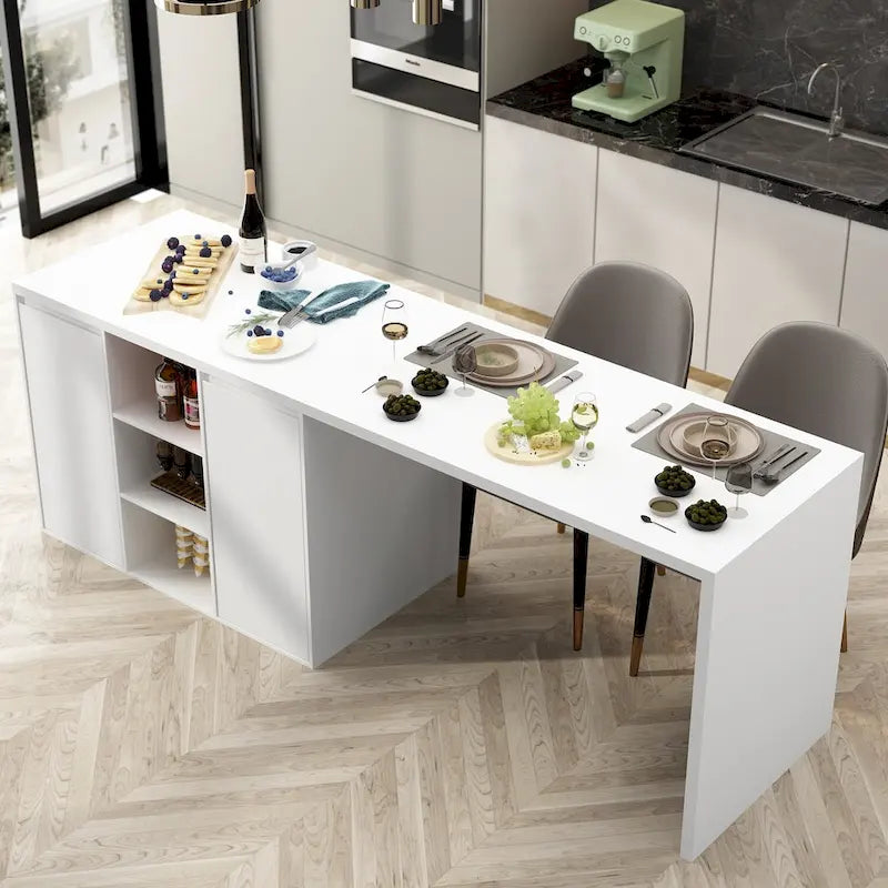 Table à manger avec îlot de cuisine