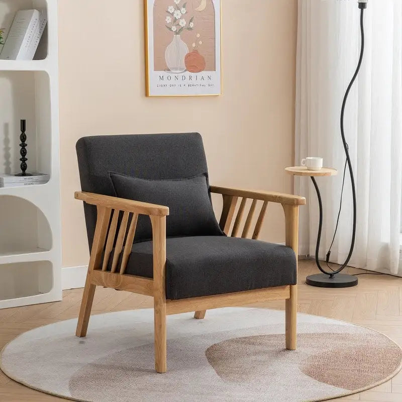 Fauteuil en bois massif rembourré style médiéval