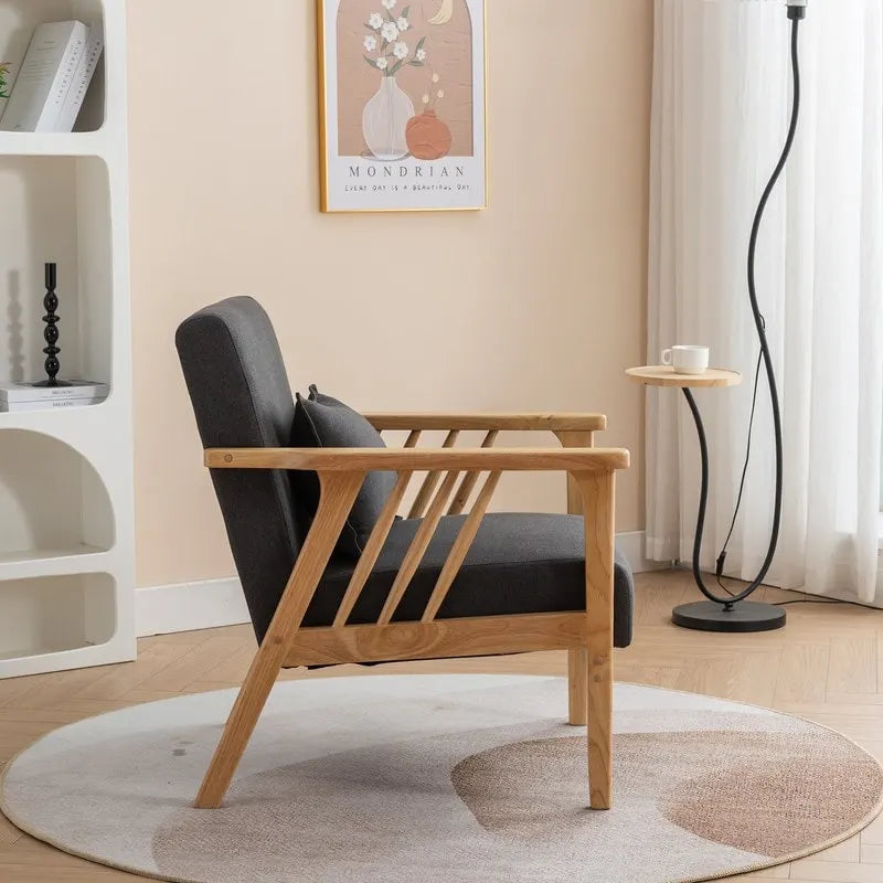Fauteuil en bois massif rembourré style médiéval