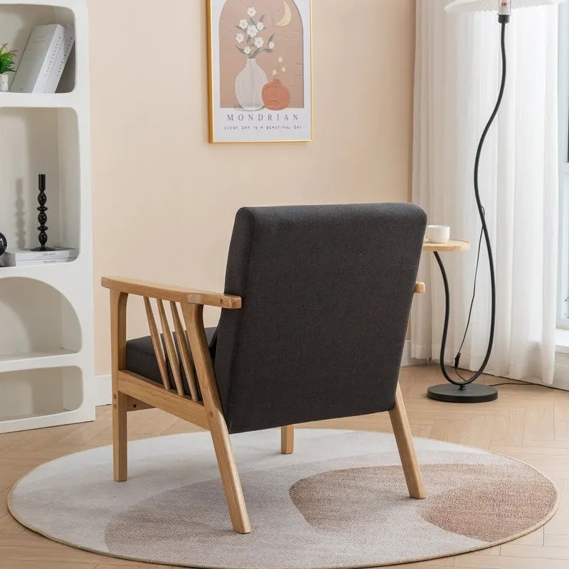 Fauteuil en bois massif rembourré style médiéval