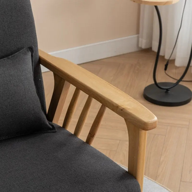 Fauteuil en bois massif rembourré style médiéval
