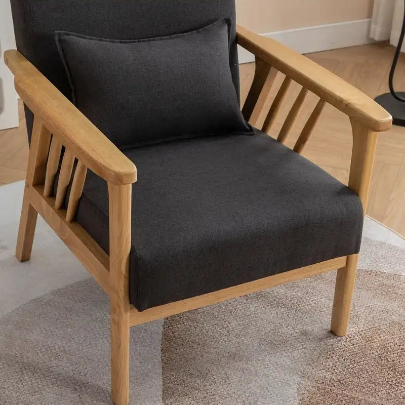 Fauteuil en bois massif rembourré style médiéval
