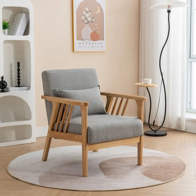 Fauteuil en bois massif rembourré style médiéval