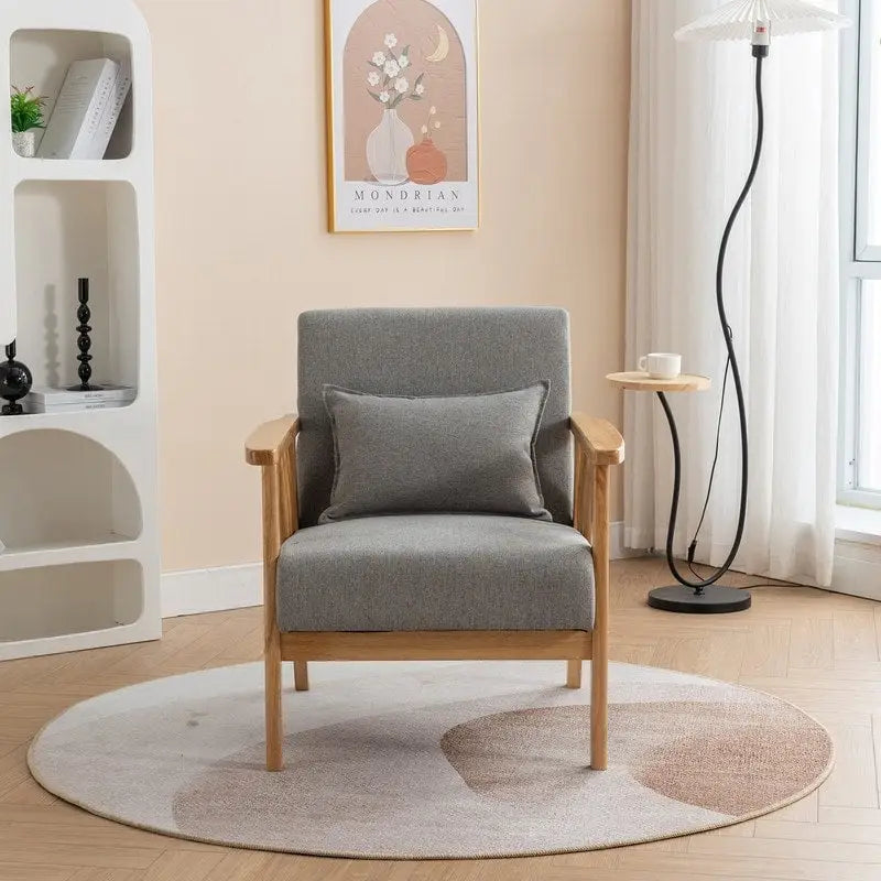 Fauteuil en bois massif rembourré style médiéval