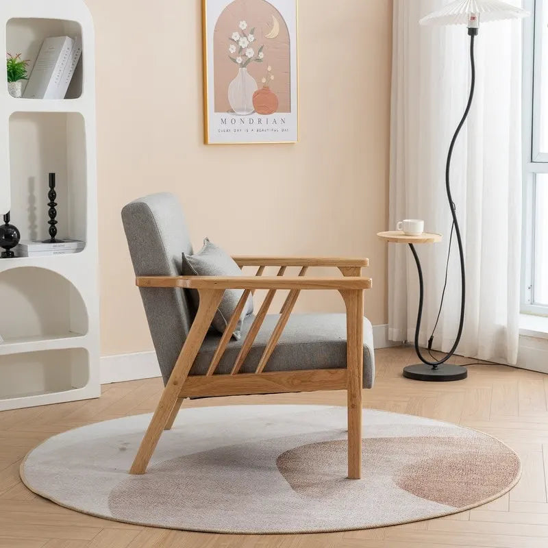 Fauteuil en bois massif rembourré style médiéval