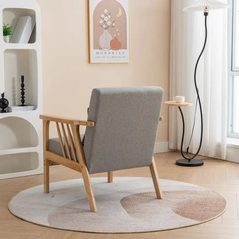 Fauteuil en bois massif rembourré style médiéval