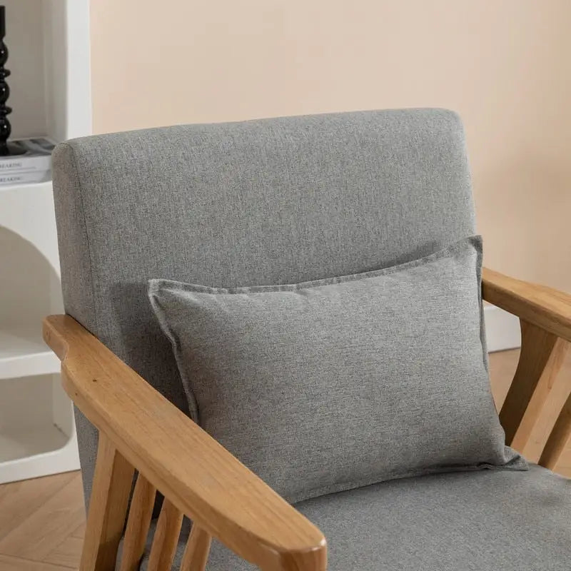 Fauteuil en bois massif rembourré style médiéval