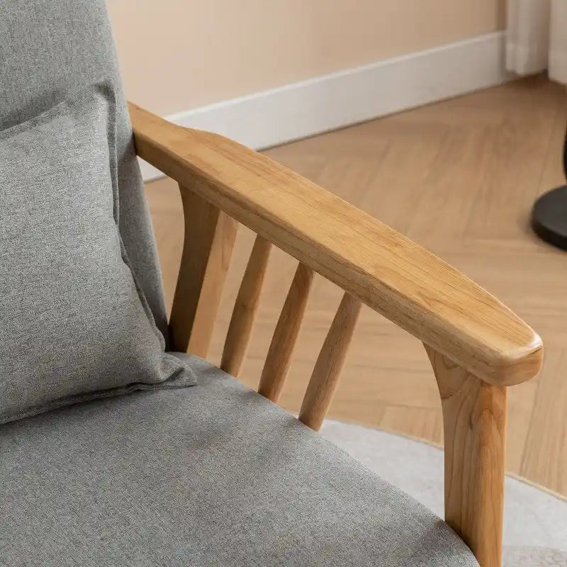 Fauteuil en bois massif rembourré style médiéval